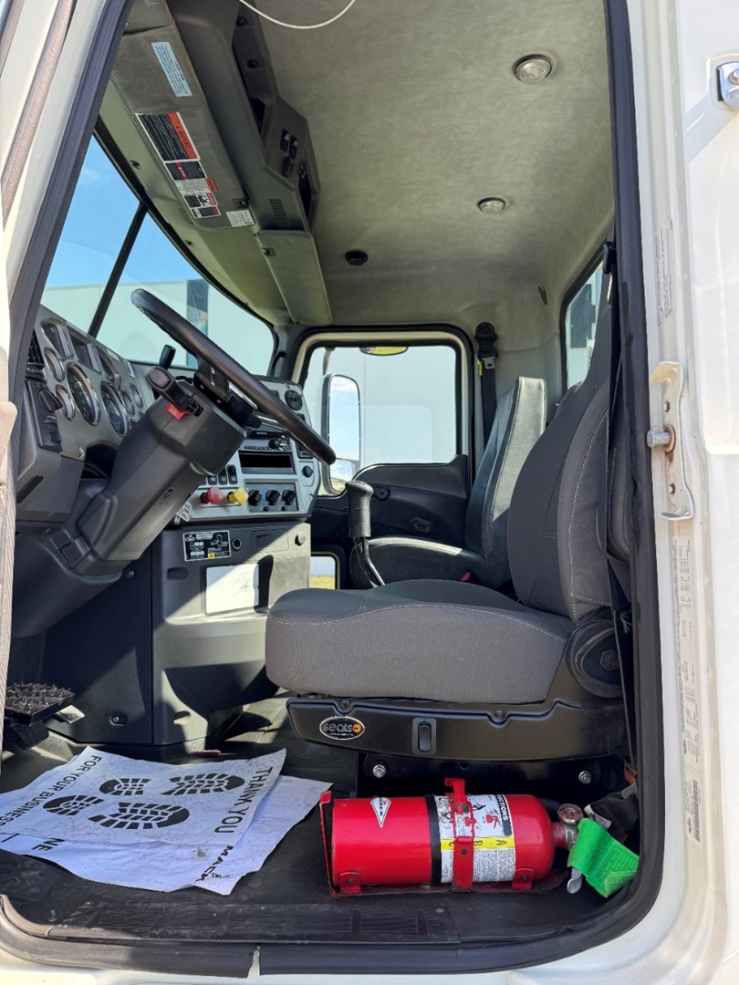 2016 MACK CXU613 - USED TRUCKS DAY CAB - image 12